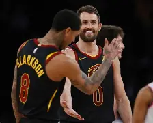 爱游戏智能平台-利物浦7比0横扫曼联全场回放